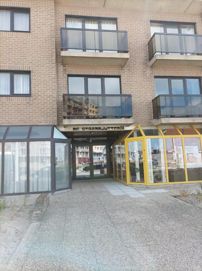Frontaal Zeezicht In Appartement De Strandjutter Остенде Экстерьер фото