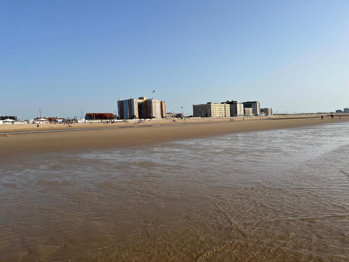 Frontaal Zeezicht In Appartement De Strandjutter Остенде Экстерьер фото