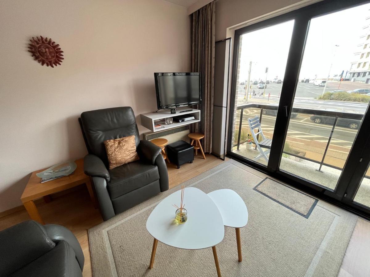 Frontaal Zeezicht In Appartement De Strandjutter Остенде Экстерьер фото