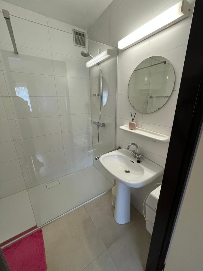 Frontaal Zeezicht In Appartement De Strandjutter Остенде Экстерьер фото