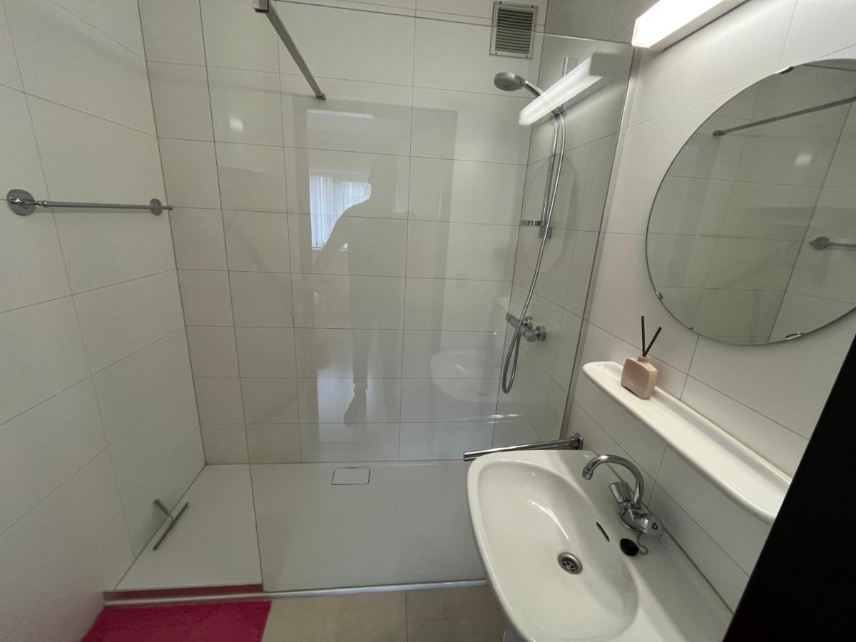 Frontaal Zeezicht In Appartement De Strandjutter Остенде Экстерьер фото